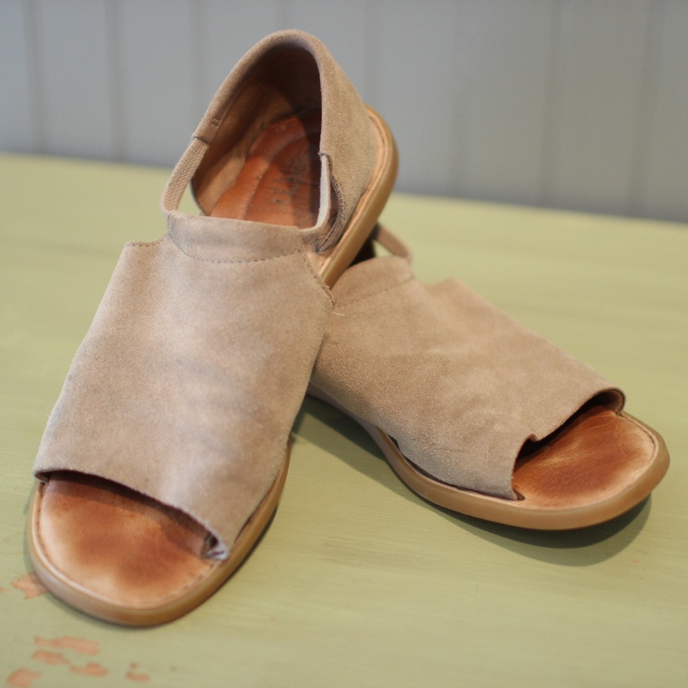 Born Sandles